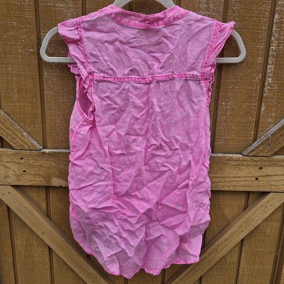 Pink Sleeveless Button-Up Blouse - Picture 3 of 3